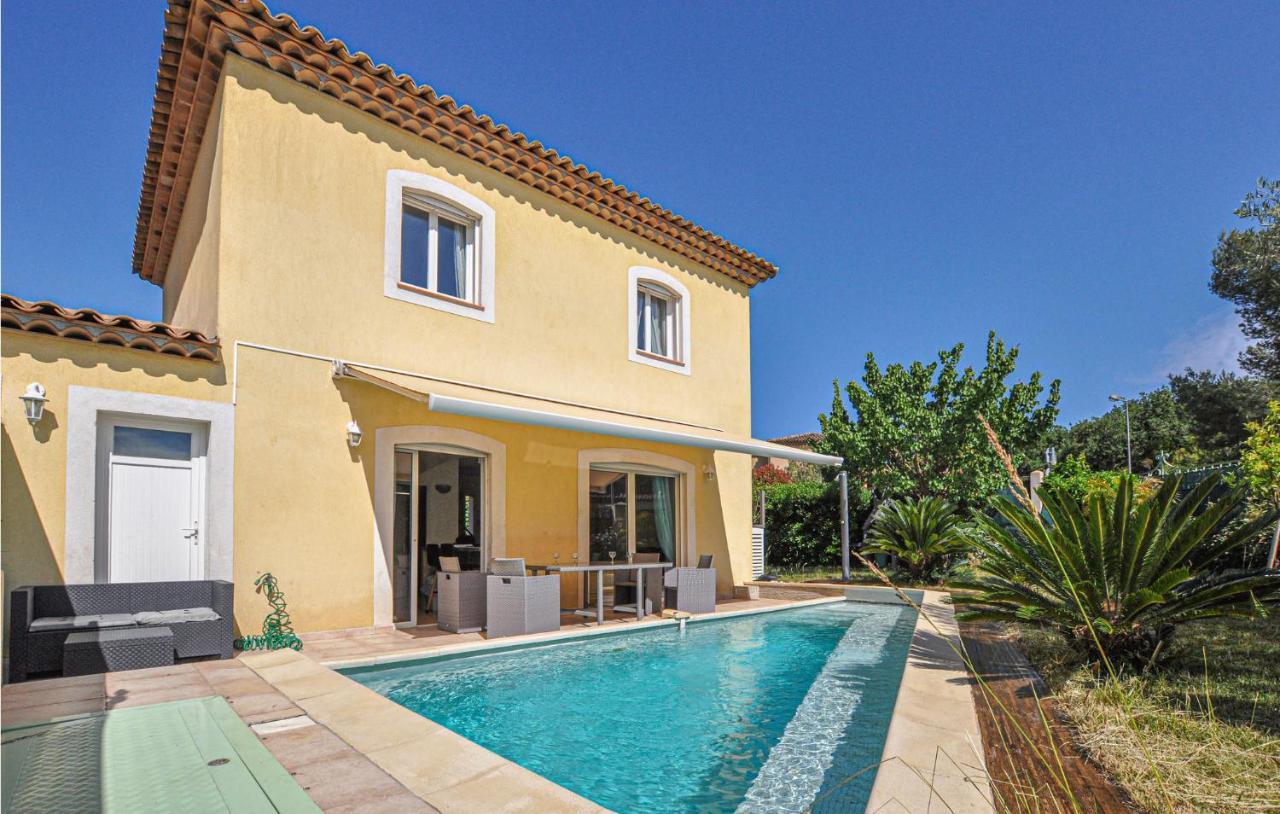 Awesome In Raphael With 3 Bedrooms, Outdoor Swimming Pool And Heated Swimming Pool *